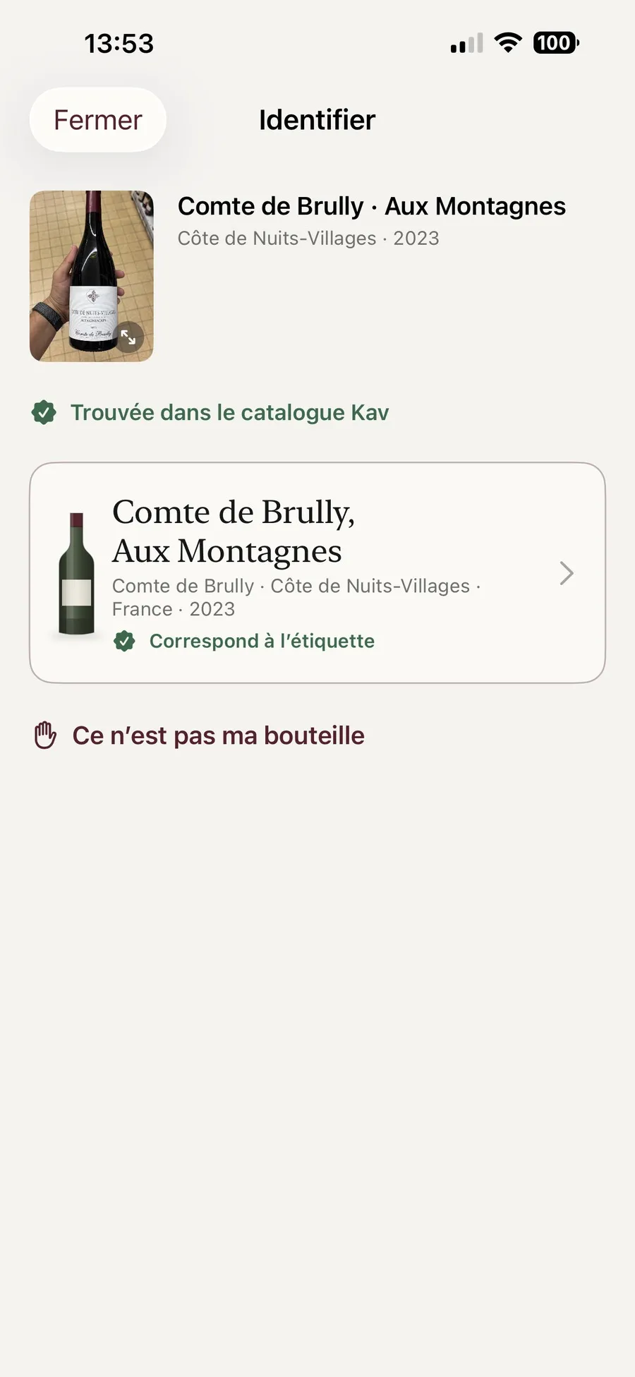 L'écran d'identification de Kav montrant la photo d'une étiquette de Côte de Nuits-Villages, la mention trouvée dans le catalogue et la fiche proposée à confirmer